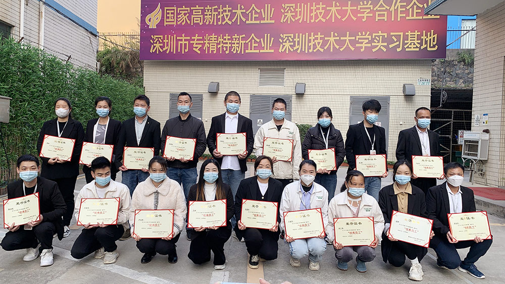 雅香麗化妝用品（深圳）有限公司預(yù)祝大家度過一個平安祥和、喜慶歡樂的元旦假期！